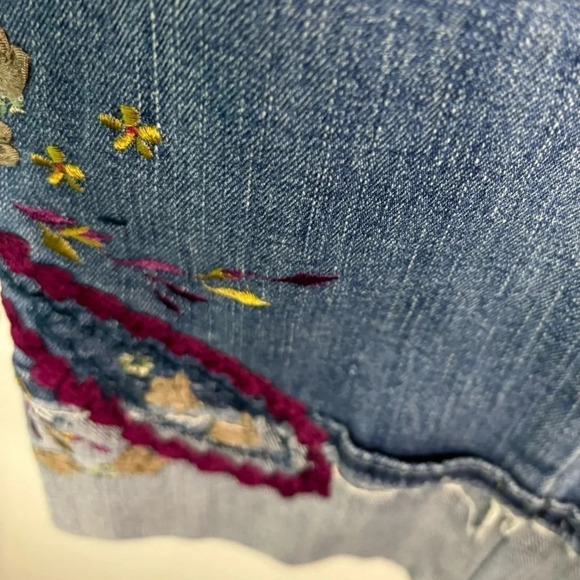 White House Black Market Jeans The Slim Crop Size 2 Embroidered Floral, Cuffed - Picture 4 of 10